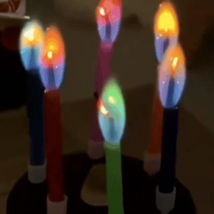 ColorFlame - Lumânări și Suporturi cu Flamă Colorată pentru Zile de Naștere
