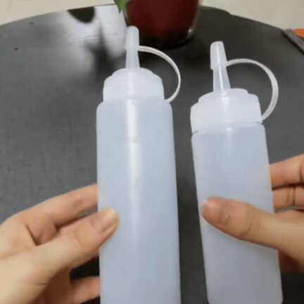 Set de 2 Sticle din Plastic pentru Sosuri, 200ml