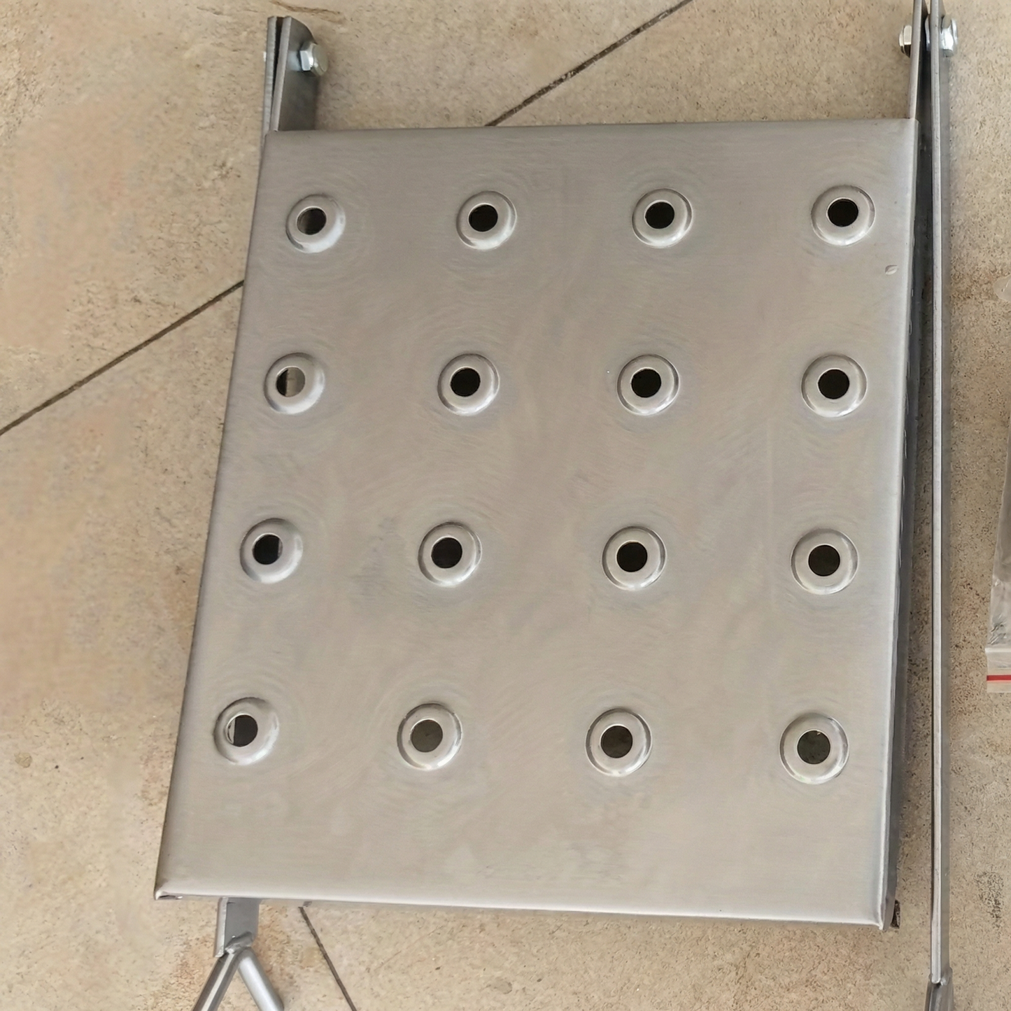 Platformă Tip Raft pentru Scările Metalice