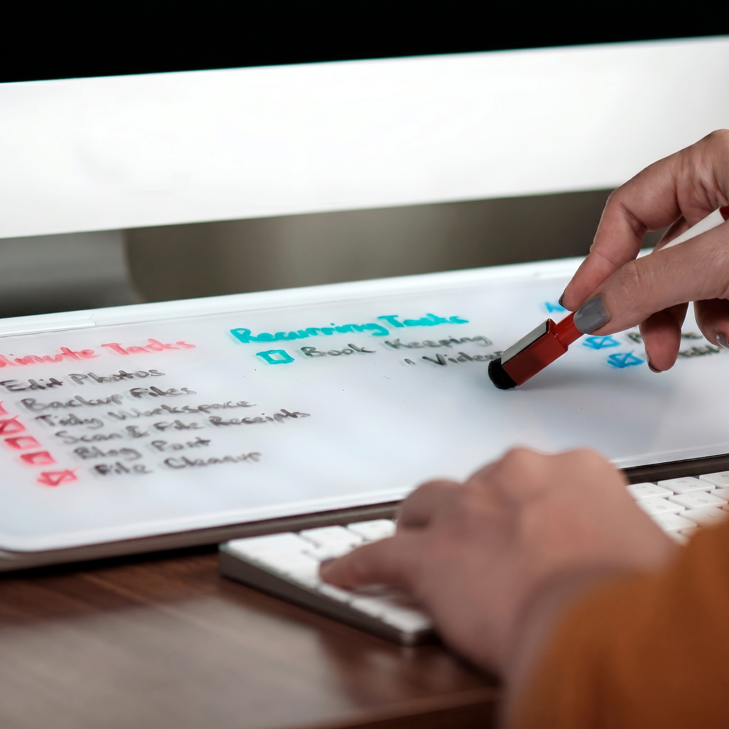 Organizator Multifuncțional pentru Birou + Marker Negru GRATUIT