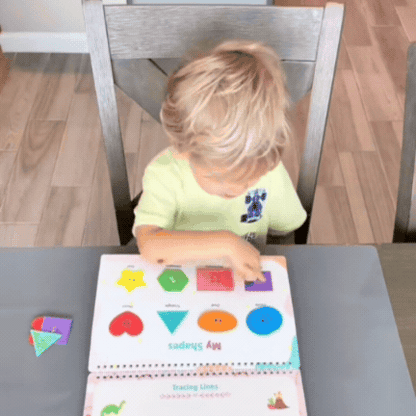 Carte Montessori cu Stickere pentru Activitati Prescolare