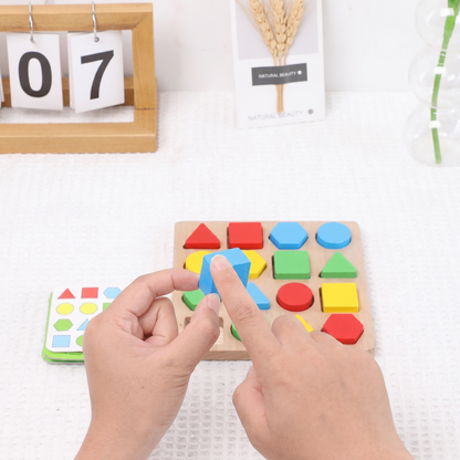 Joc de Asociere a Formelor Geometrice din Lemn (3 ani+)