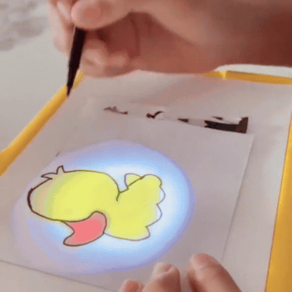 Tablă de Desen cu Proiecție Electrică și Creioane Colorate (3+ ani)