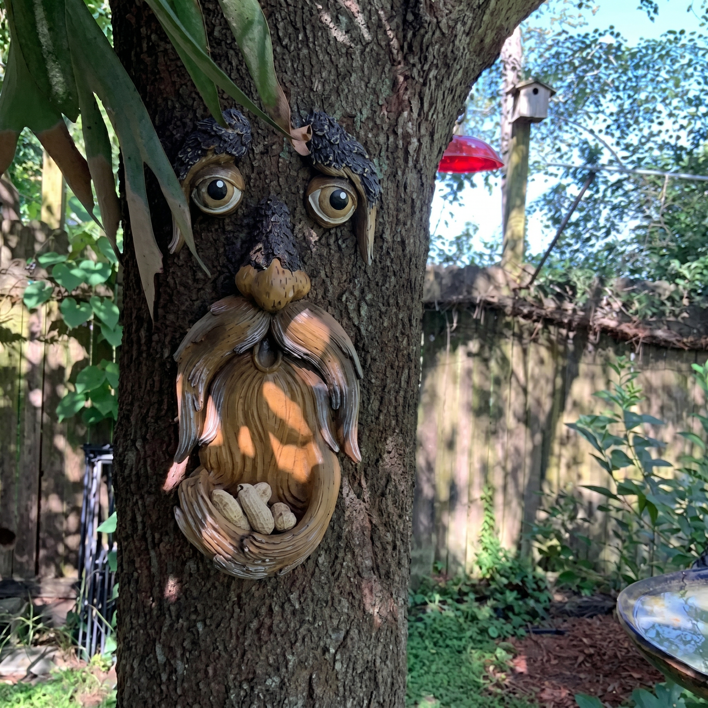 Decor de Grădină Tip Față de Copac cu Hrănitor pentru Păsări din Rășină