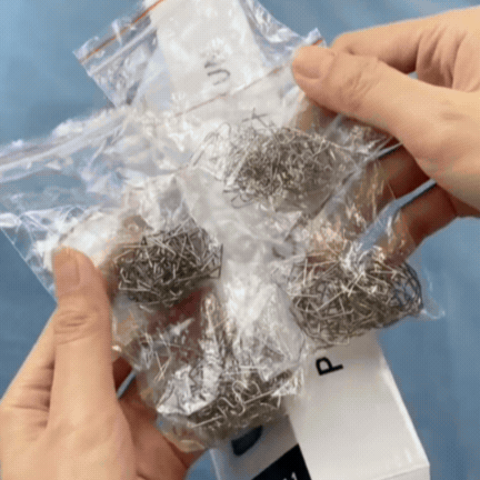 Pistol fără Fir pentru Lipit Plastic cu Acumulator și Set de Capse (200 Buc)