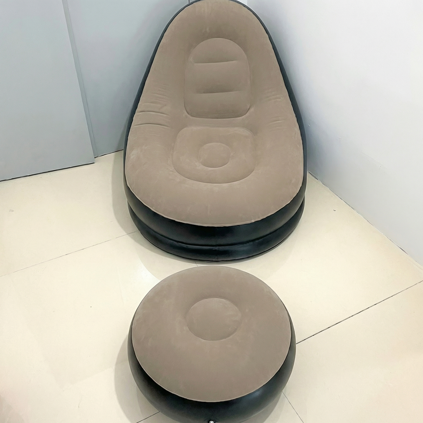 Set Fotoliu și Suport Picioare Gonflabil din Material Durabil, Potrivit pentru Interior și Exterior cu Umflare Rapidă