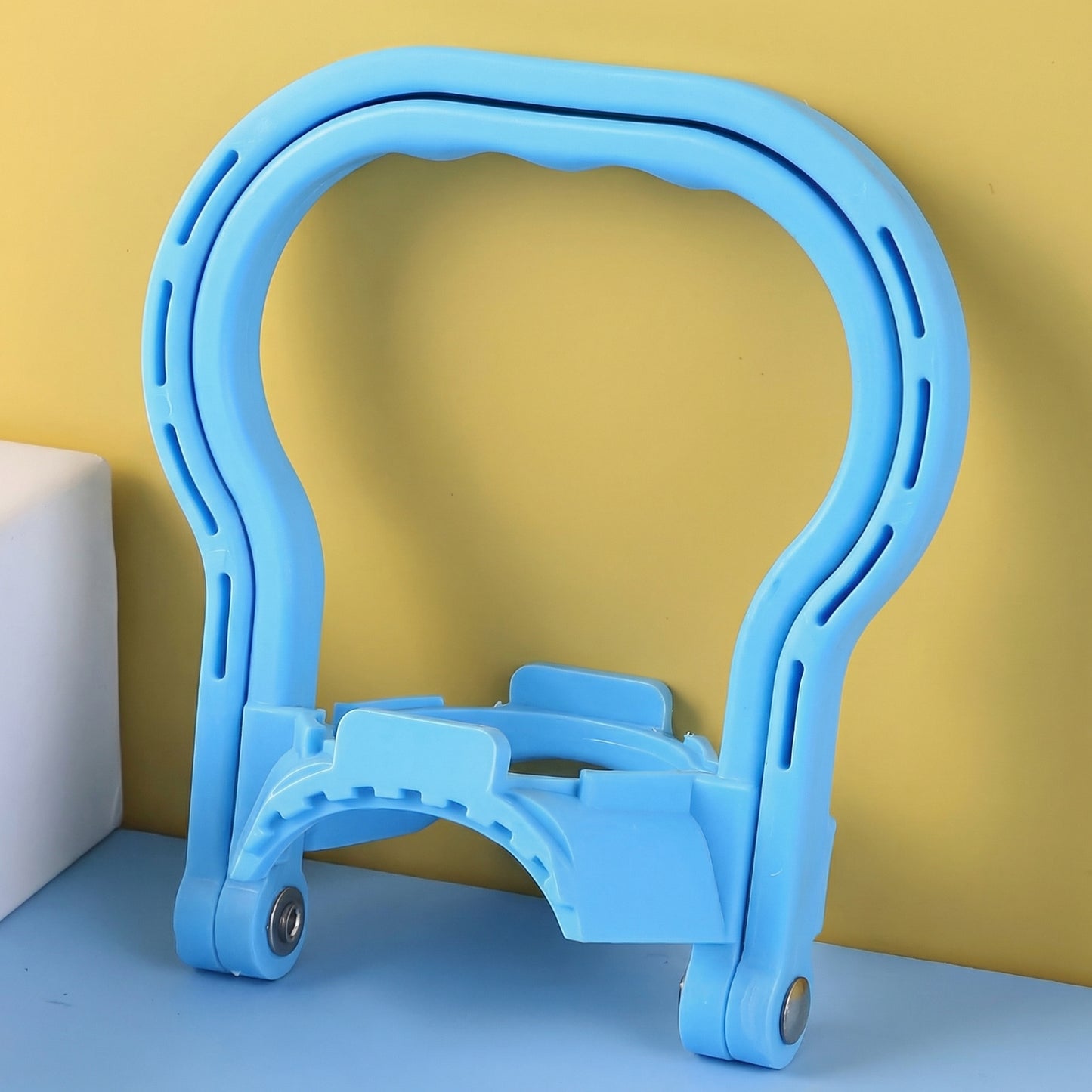 Suport Ergonomic pentru Sticle de Apă - Mâner Antiderapant și Rezistent pentru Ridicare și Transport Ușor